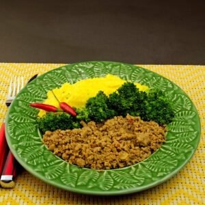 CARNE MOÍDA + PURÊ DE MANDIOQUINHA + BRÓCOLIS
