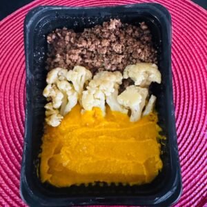 CARNE MOÍDA + PURÊ DE CABOTIÁ + COUVE-FLOR