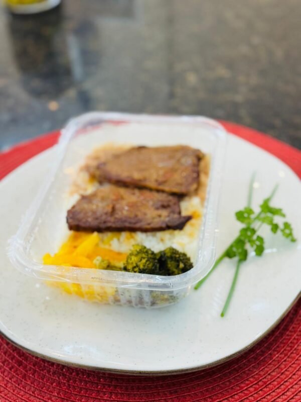 CUPIM ASSADO + ARROZ + FEIJÃO + MANDIOQUINHA + BRÓCOLIS