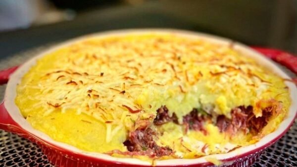 ESCONDIDINHO DE CARNE SECA E PURÊ DE BATATA