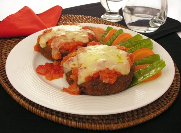 HAMBÚRGUER DE FRANGO + VAGEM + CENOURA PALITO + MANDIOQUINHA