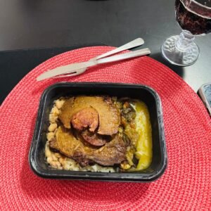 LAGARTO RECHEADO + ARROZ + FEIJÃO + BERINJELA À CARBONARA COM QUEIJO + PURÊ DE MANDIOQUINHA