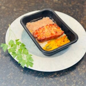 LINGUIÇA RECHEADA + ARROZ + FEIJÃO + FAROFA + MIX DE LEGUMES