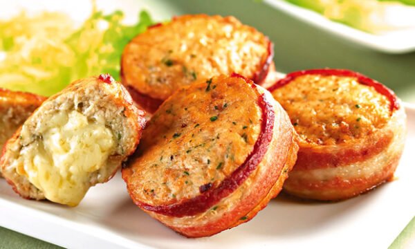 MEDALHÃO DE FRANGO COM BACON AO MOLHO DE MARACUJÁ